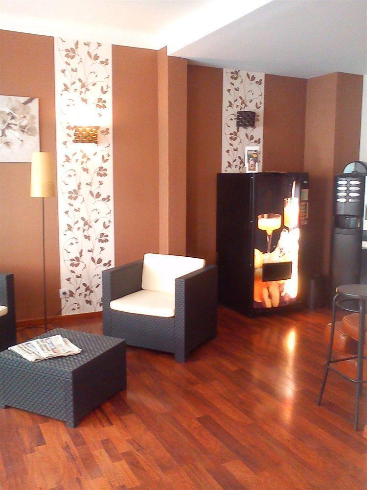 טולון Hotel Jaures מראה חיצוני תמונה